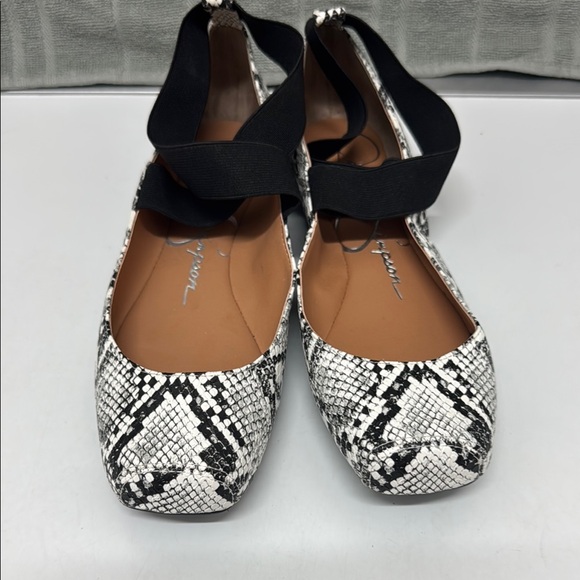 Women's Black and White Snakeskin Flats - Picture 1 of 3
